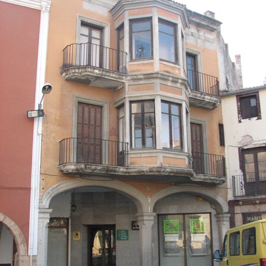 House in plaça Farners, 6-7