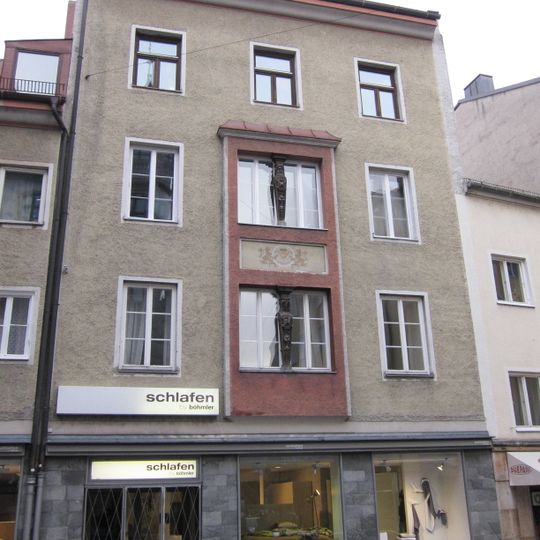 Geschäfts- und Wohnhaus