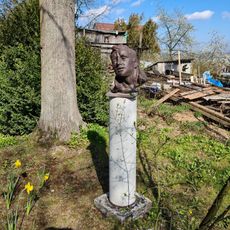 Socha u pomníku padlým u obecního úřadu ve Svaté