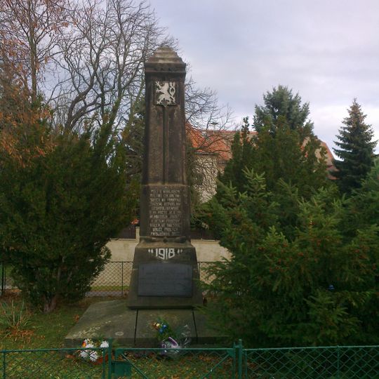 Pomník padlých v Chlumčanech u Loun