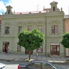 Dům čp. 164 se sušírnou bylin a dřevníkem s kamennou studnou