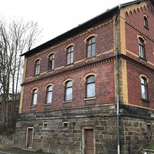 Ehemaliges Eisenbahner-Beamtenwohnhaus mit kleinem Schuppen Kleiner Anger 18