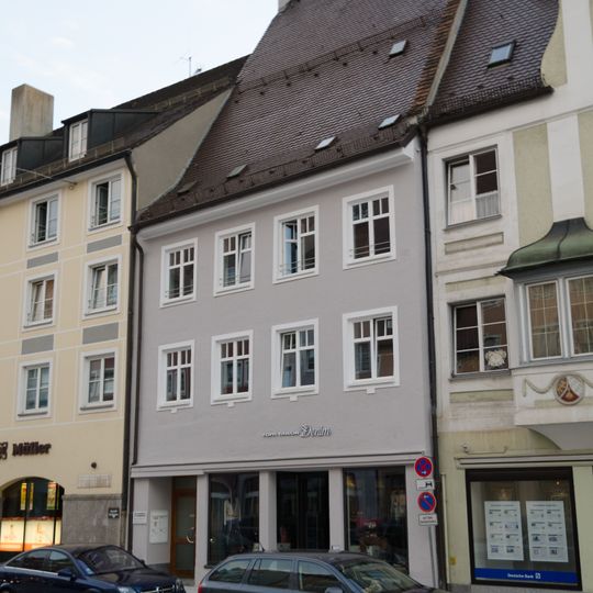 Wohn- und Geschäftshaus