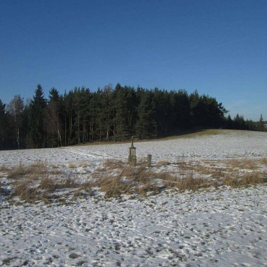 Kříž severovýchodně od Kosova nad Dolským mlýnem