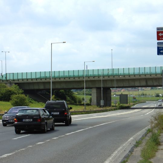 Bridge of Pražský okruh over the Rokytka