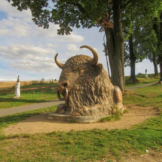 Socha zubra v Bystřici nad Perštejnem na ulici Nový dvůr