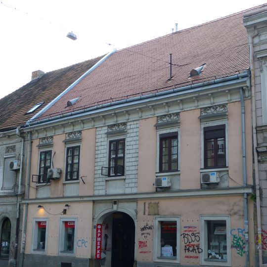 Maison d'Afrodita Bialo