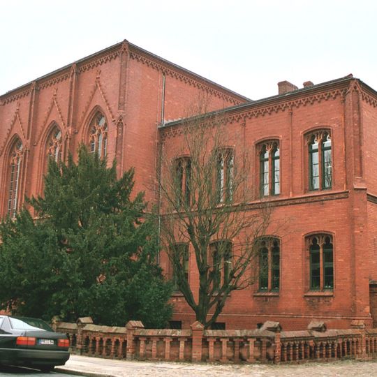 Naturdenkmal Eibe Vor dem Freizeitzentrum, Lindenstraße in Perleberg