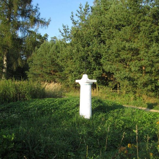 Kříž u okraje lesa nad Tlučnou