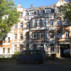 Mietshaus in geschlossener Bebauung mit Vorgarten Geibelstraße 7