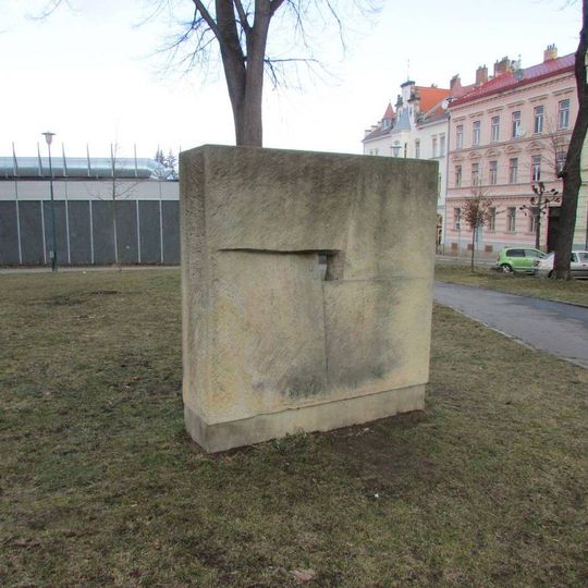 Plastika Tu a Tam Radomíra Dvořáka ve Smetanových sadech