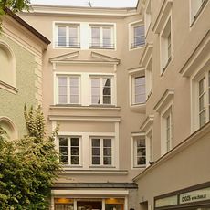 Wohn- und Geschäftshaus