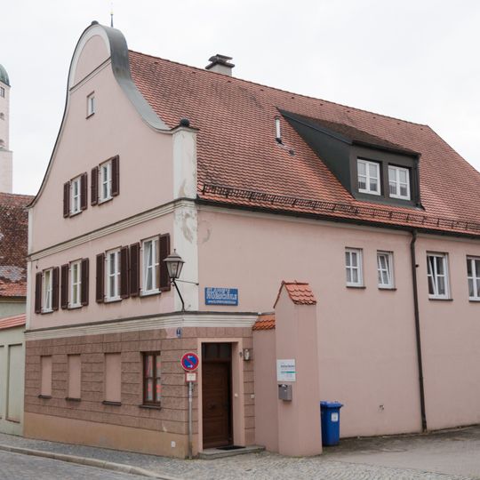 Wohn- und Geschäftshaus