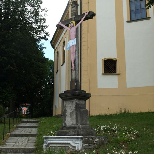 Kříž u kostela v Lukách nad Jihlavou
