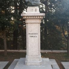 Monumento a Francesco Torraca
