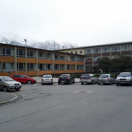 Ehem. Doppelvolksschule Pradl Ost, heute Schulanlage Siegmairstraße-Lönsstraße