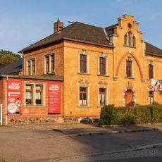 Mietshaus in offener Bebauung Talstraße 14