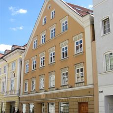 Wohn- und Geschäftshaus