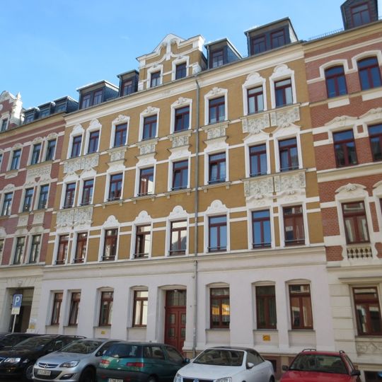Mietshaus in geschlossener Bebauung Ludwigstraße 32