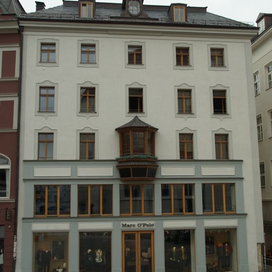 Wohn- und Geschäftshaus, ehemals Café Schürnbrand