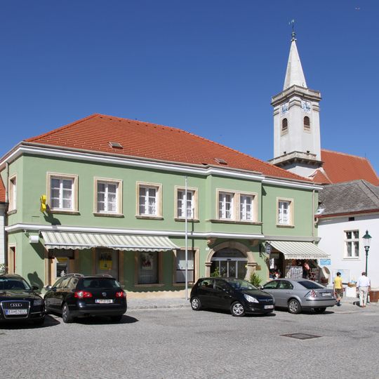 Rathausplatz 5