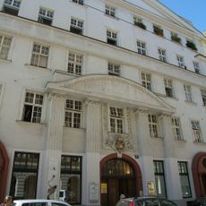 Wohn- und Geschäftshaus, Schlosserhof