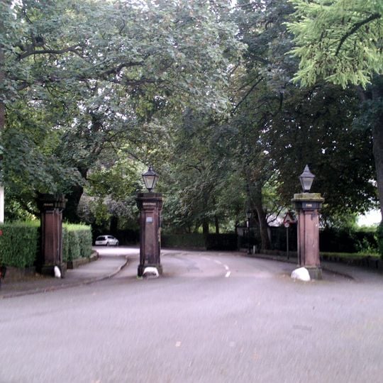 4 Gate Piers To The Estate