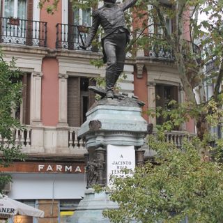 Statue de Jacinto Ruiz à Madrid