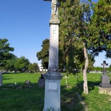 Cintorínsky kríž, pilier s podstavcom