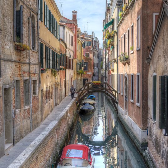 Private bridge on Fondamenta de le Grue