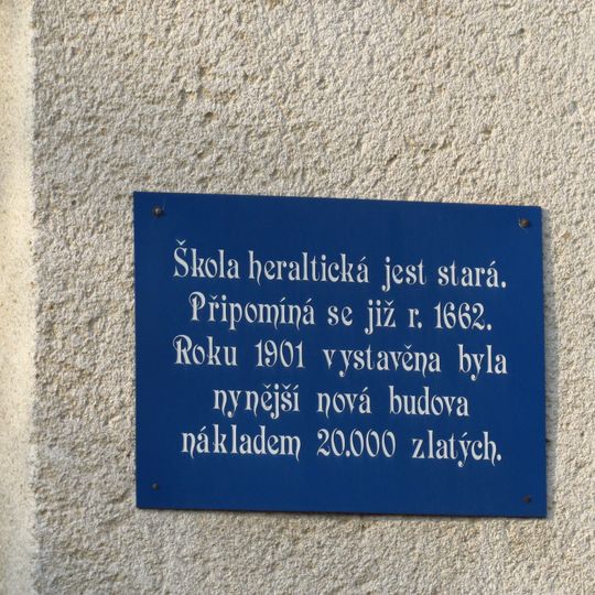Pamětní deska školy v Heralticích
