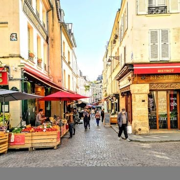 Die zeitlosen Straßen Frankreichs: wo mittelalterliche Gebäude, Märkte und Uferwege die Vergangenheit mit der Gegenwart verbinden