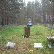 Братская могила советских воинов, погибших в борьбе с фашистскими захватчиками, в которой похоронен Герой Советского Союза П.И. Ивановский, погибший в бою за Родину (Питкярантское г.п.)