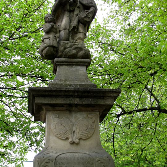 Socha sv. Jána Nepomuckého, podstavec