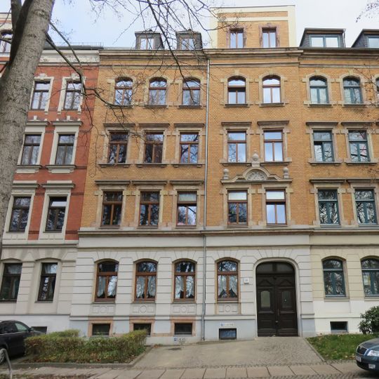 Mietshaus in geschlossener Bebauung mit Vorgarten Margaretenstraße 38