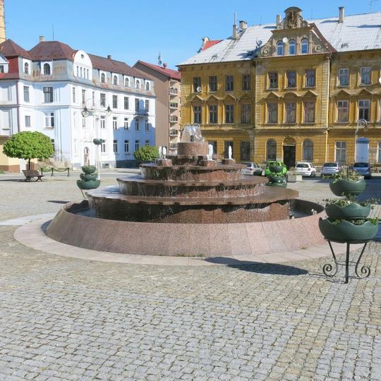 Kašna na náměstí Tomáše Garrigue Masaryka ve Vejprtech