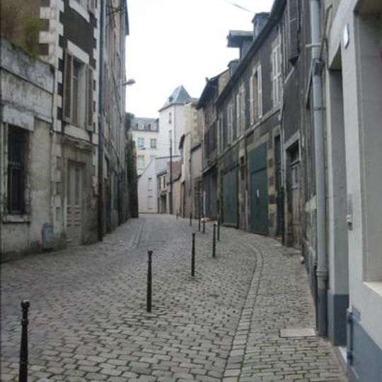 Remparts et vieux murs de la rue des Ouches
