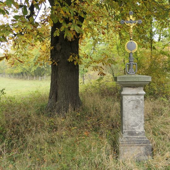 Kříž u silnice z Lipové do Mnichova