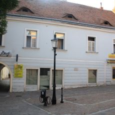 Wohn- und Geschäftshaus