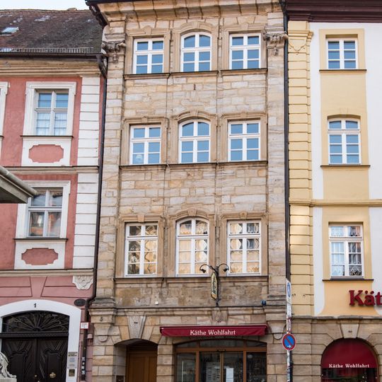 Wohn- und Geschäftshaus