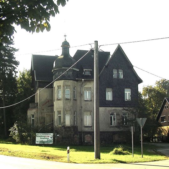 Villa mit Park und Einfriedung Energieweg 1