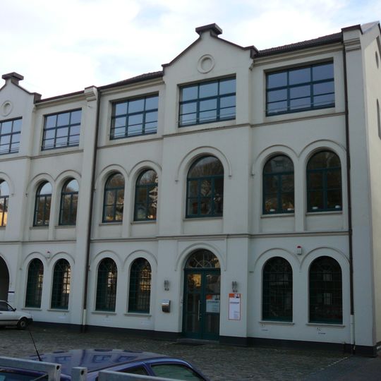 Friedrich-Ebert-Straße 153/153 a