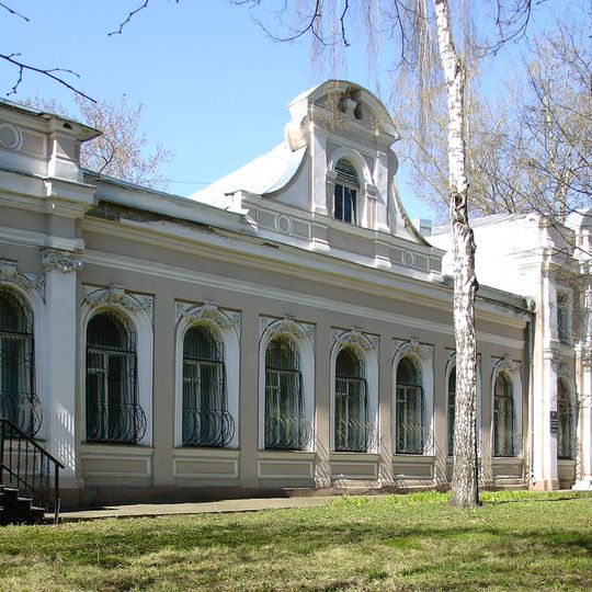 Главный дом с флигелем