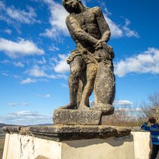 Socha Bičovaný Kristus na severní straně horní terasy schodiště Kalvárie u Ostrého