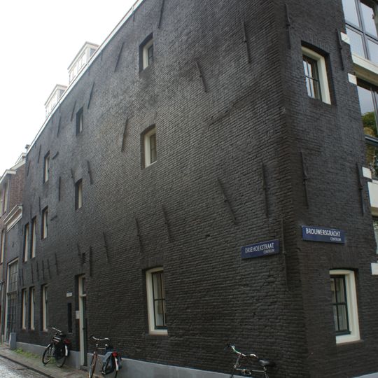 Pakhuis met puntgevel
