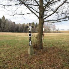 Kříž východně od Cetorazi u rozcestí