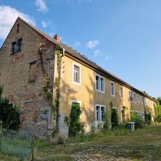 Wohn- und Wirtschaftsgebäude des ehemaligen Rittergutes und rechtwinklig angebautes Nebengebäude Döbschke 9