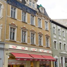 Wohn- und Geschäftshaus in geschlossener Bebauung Hauptstraße 38
