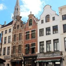 Ensemble de trois maisons traditionnelles