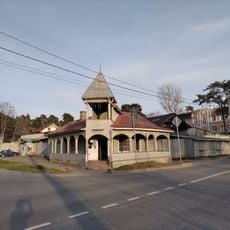 Shop building at Krasnyh Komandirov Prospekt (Sestroretsk)